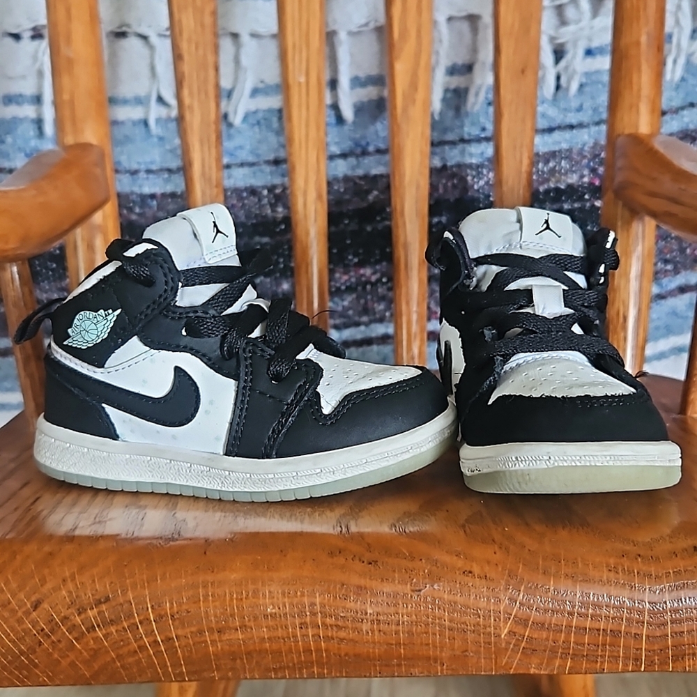 Jordan 1 mid. Size 5c